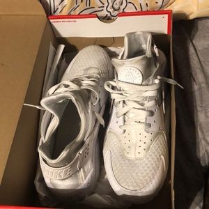Nike mens 11 1/2 white huraches